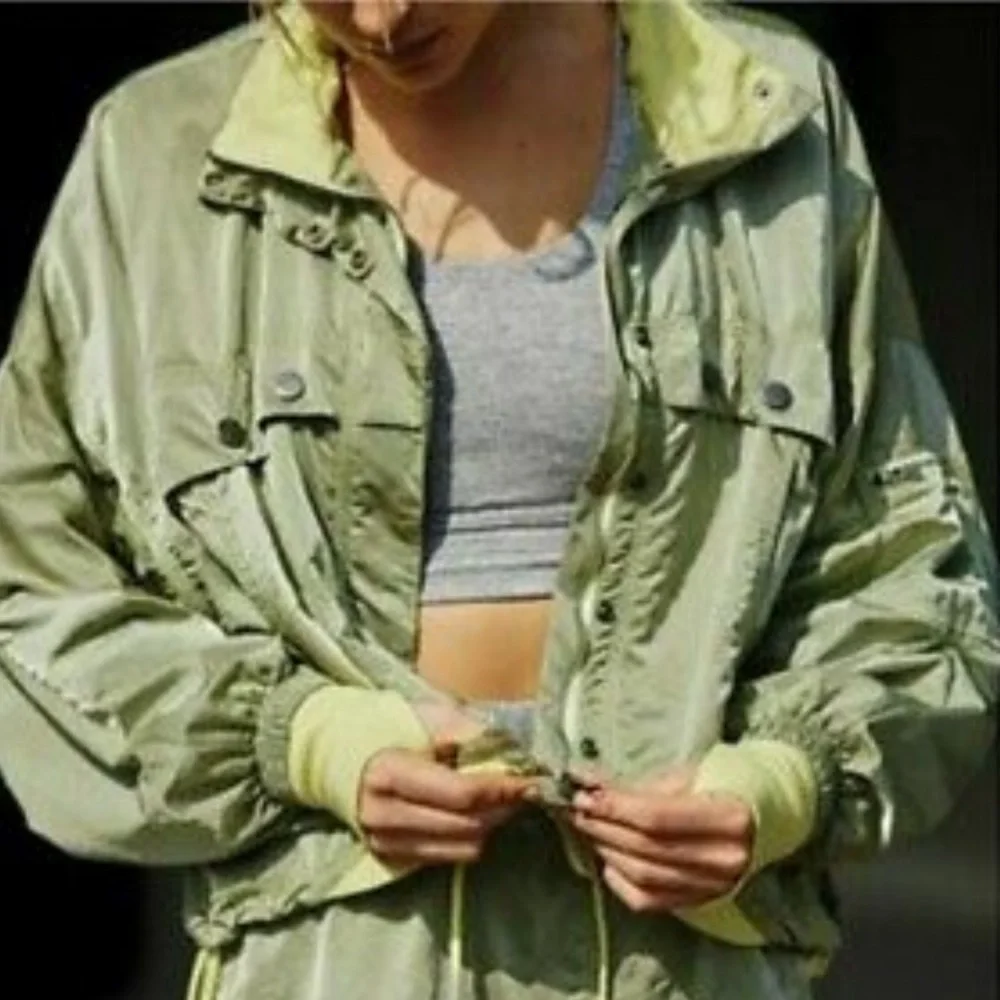 Free People Movement Olive Green &Yellow Reversible Windbreaker Opal Jacket SzXS - Picture 5 of 16